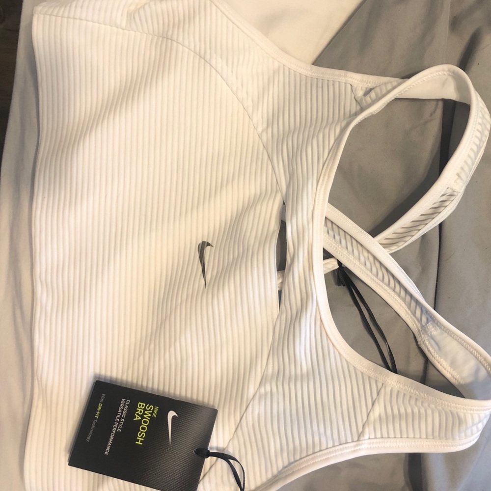 NWT Nike Swoosh Medium Support Sports Bra